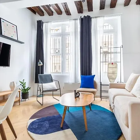 Typical Parisian Apart#quatier Latin#notre Dame# Apartment Paris
